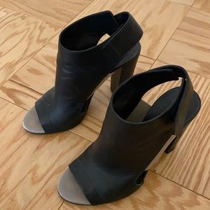 Vince black heel - used